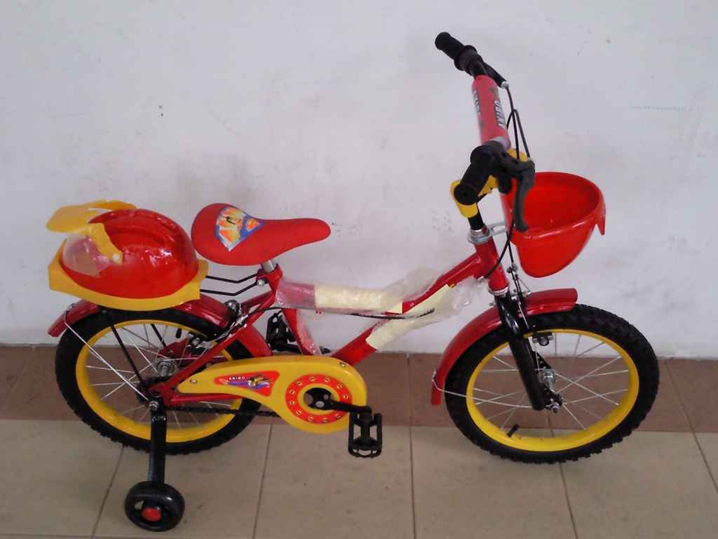 16" Bmx Helmet.jpg (3532 bytes)